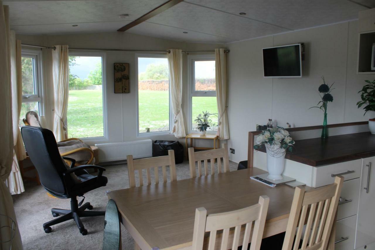Marshlands Lakeside Nature Retreat Barton-upon-Humber Esterno foto